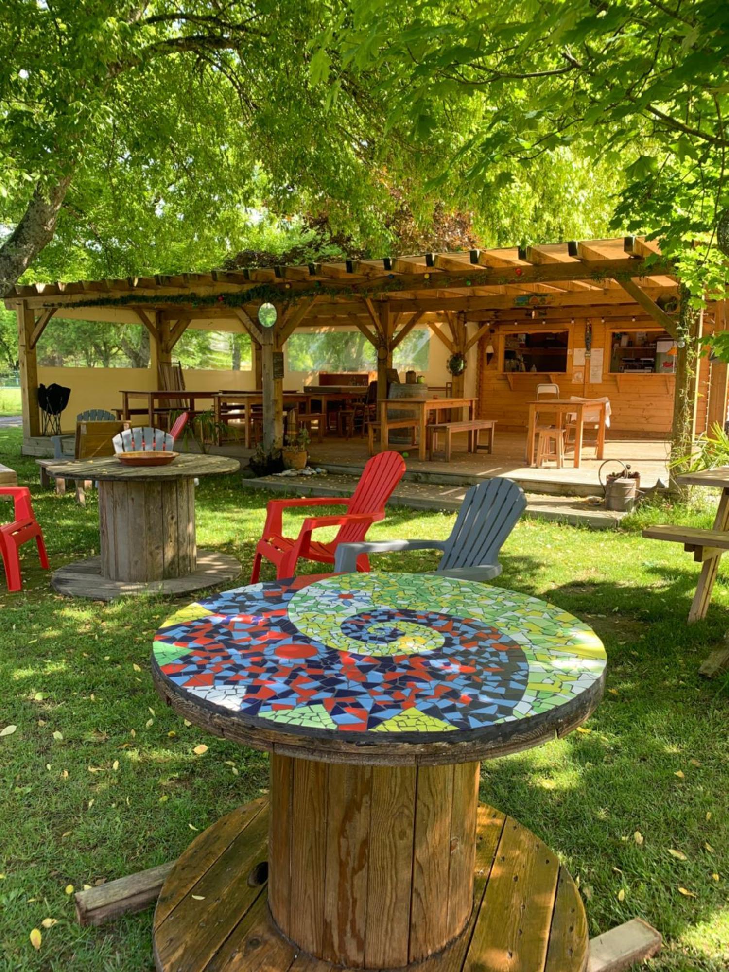 Camping Le Saillet Lestelle-Betharram Exterior photo